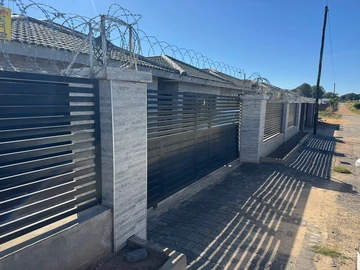 4-Bedroom House with Borehole in Mabvazuva, Ruwa