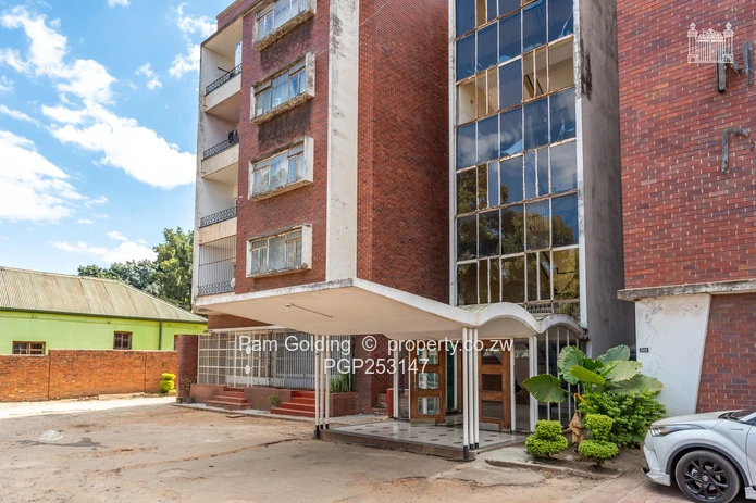 Avenues 1 bed flat for Sale  (Sole Mandate)