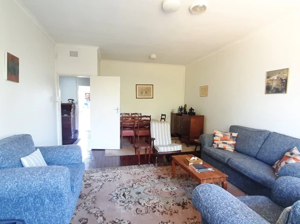 2 Bedroom Flat & Apartment