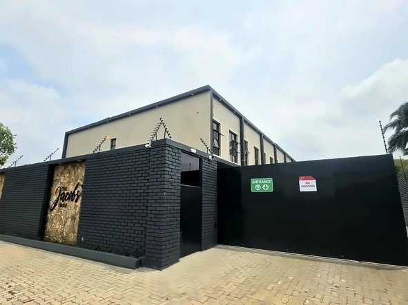 3 Bedroom Flat & Apartment