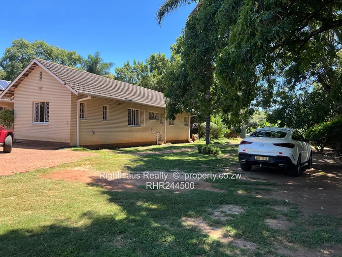 Walled 4-Bed Home with Lush Garden in New Alexandra Park (Sole Mandate)