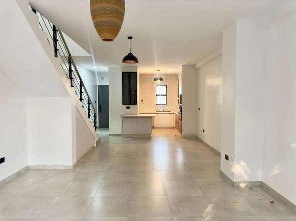 3 Bedroom Flat & Apartment