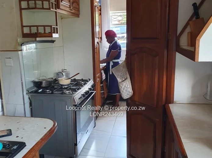 Spacious Greystone Park 4-Bed with Borehole