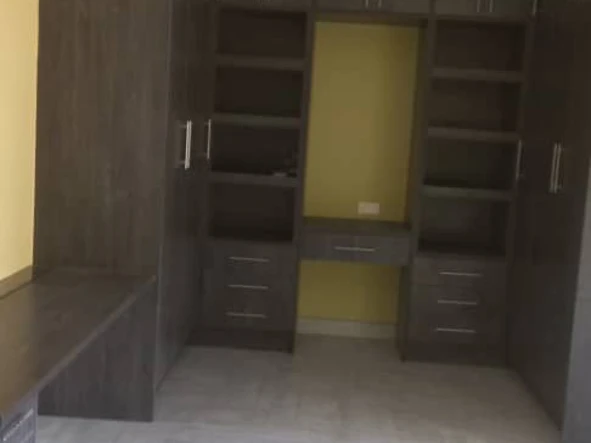 4 Bedroom Flat & Apartment