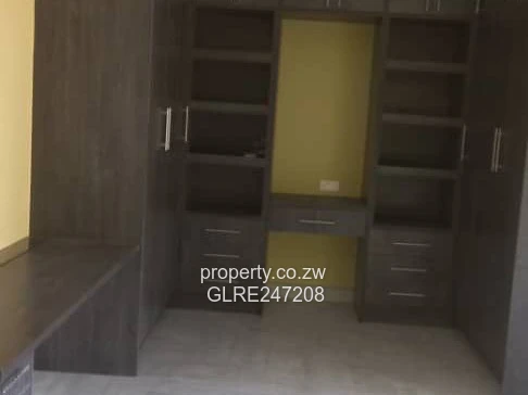 Mount Pleasant 4-Bed, 3-Bath Flat with Borehole