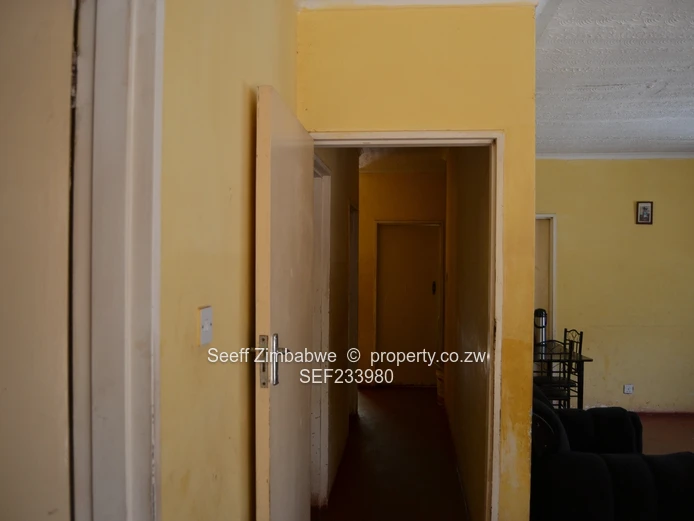 House For Sale Zengeza 5 , Chitungwiza (Sole Mandate)