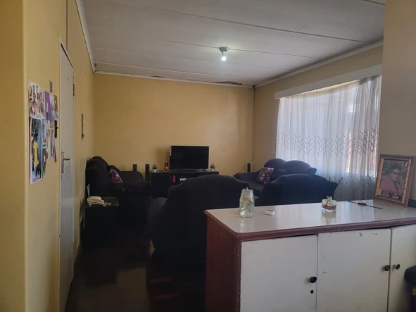 2 Bedroom Flat & Apartment