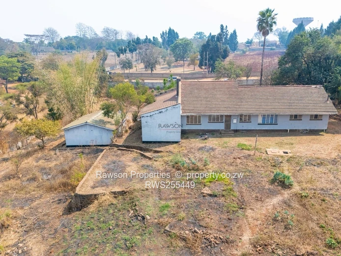 Development Plot & 4-Bed Home on 8,300 m2, Philadelphia