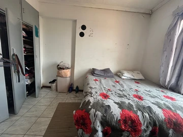 2 Bedroom Flat & Apartment
