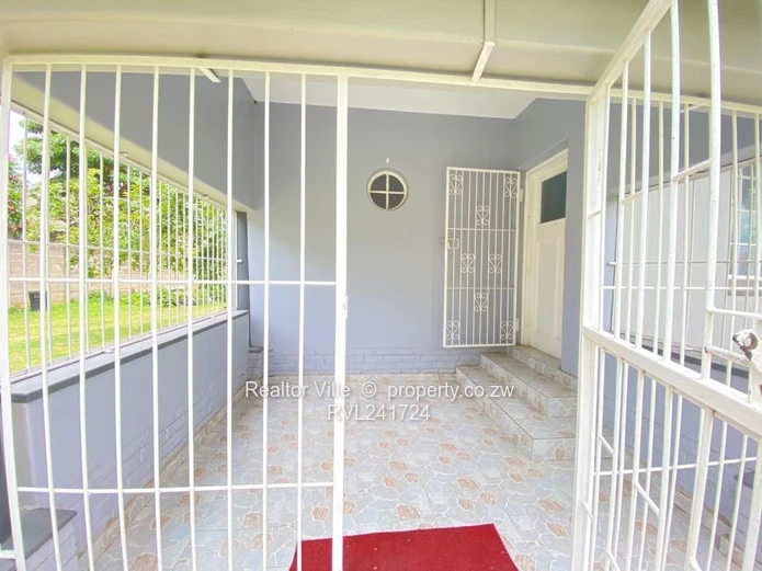 Secure Gated Eastlea Lodge with Spacious Garden & Borehole