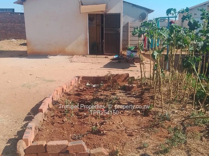 Corehouse for sale in Dzivarasekwa Ext, NBS