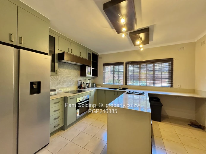 Furnished 3 bedroom Cottage - Helensvale 