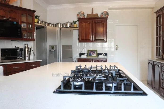 5 Bedroom Signature Residence in Helensvale