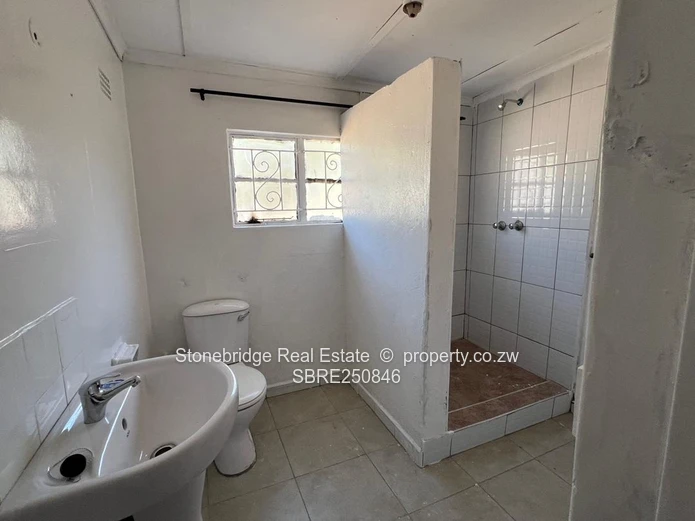 5 Bedroomed House in Hillside For Rent