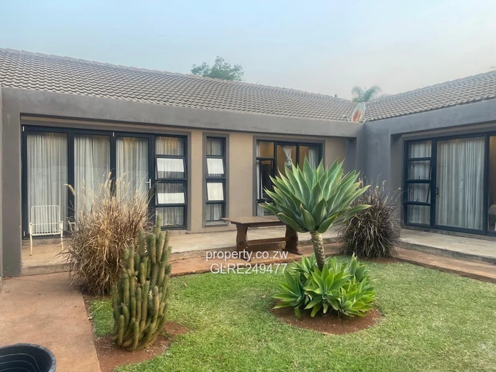 Borrowdale 4-Bed Family Home on 2300m² with Borehole