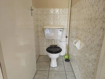 2 Bedroom Flat & Apartment