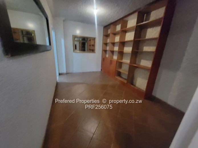 Mount Pleasant 2-Bed Flat with Large Bathroom & Borehole