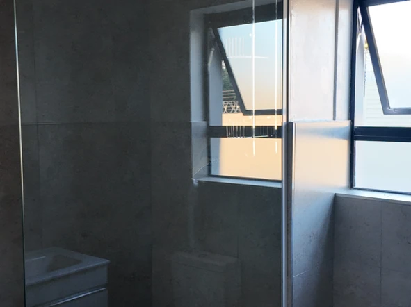 2 Bedroom Flat & Apartment