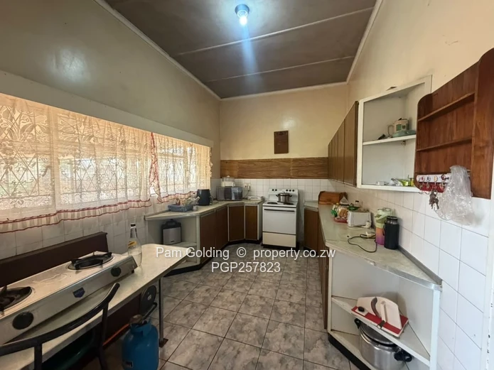 5-Bed Parklands Home with Borehole & beautiful Lawn (Sole Mandate)