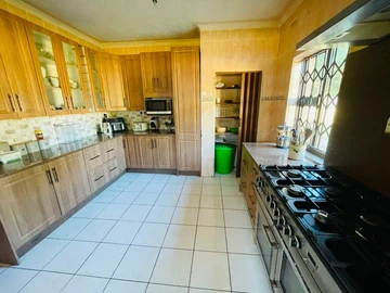 5 Bedroom House