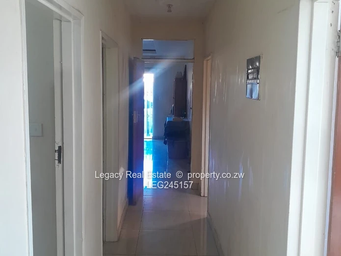 Well-Maintained 4-Bedroom House To Let In Damofalls.