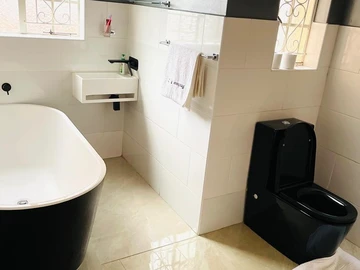 3 Bedroom Flat & Apartment