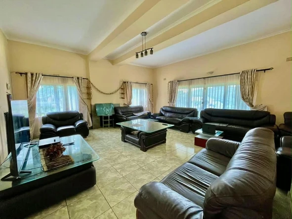 6 Bedroom House