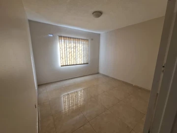 2 Bedroom Flat & Apartment