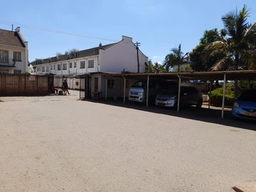 2 Bedroom Flat & Apartment