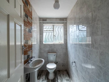 4 Bedroom Flat & Apartment