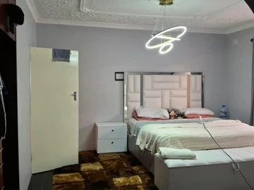5 Bedroom House