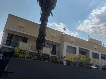 3 Bedroom Flat & Apartment