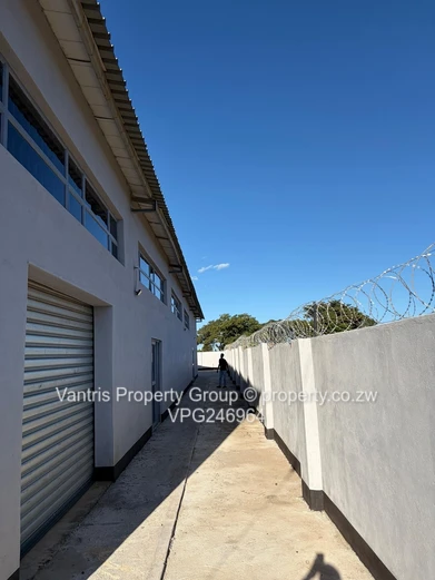 Marondera: Secure 1,000m² High-Ceiling Warehouse