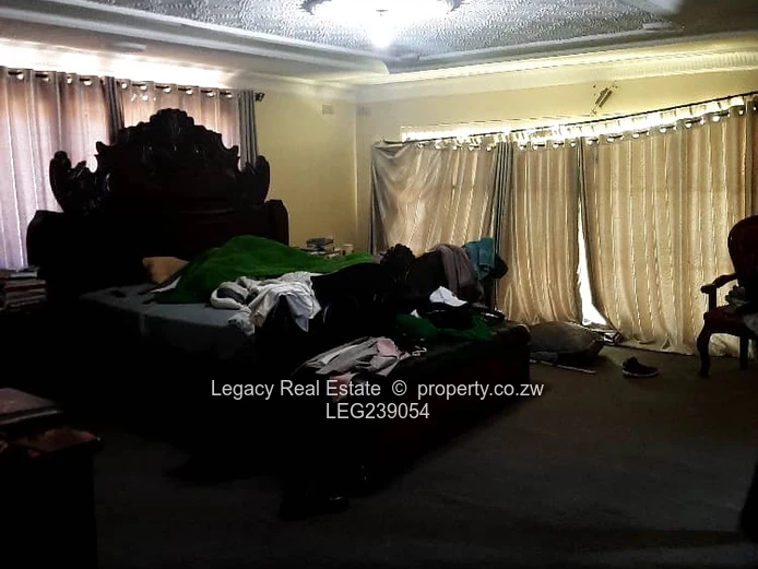 Well-Kept Chadcombe House,Secure 4-Bedroom House to Let