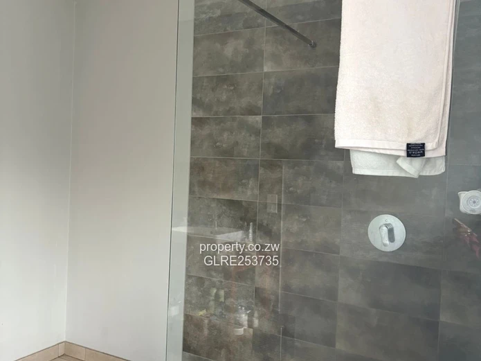Stylish 2-Bed Flat in Westgate with Borehole & Patio