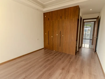 4 Bedroom Flat & Apartment