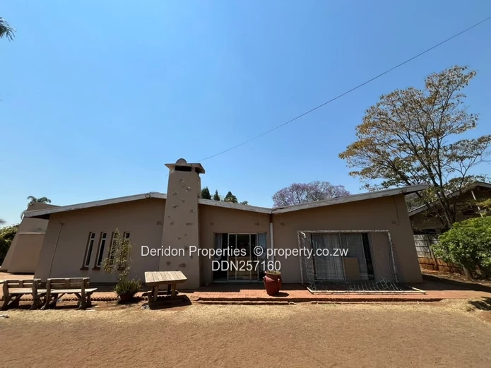Gunhill 4-Bed Family Home on 2800 m² with Garden