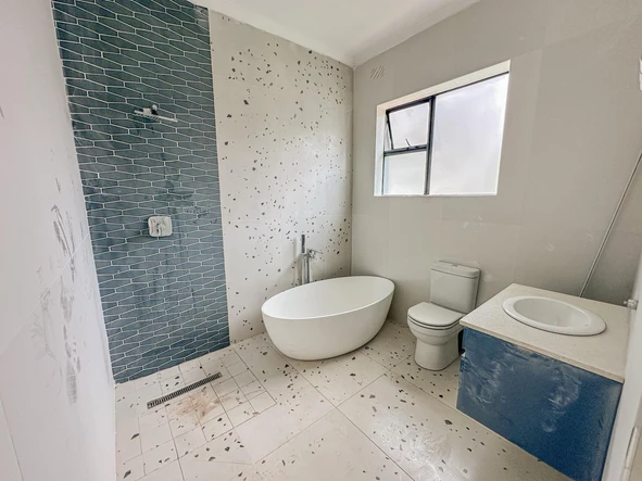 4 Bedroom Flat & Apartment