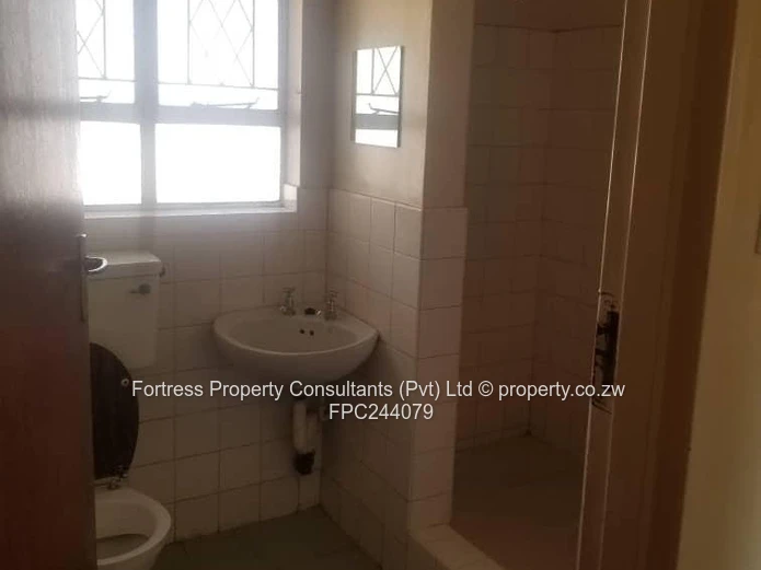 Matsheumhlope 3-Bed Home with Garden & Staff Quarters