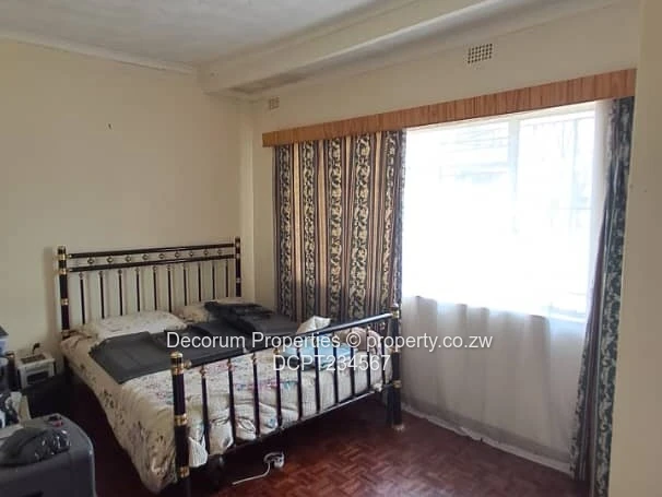 4-Bed Emerald Hill Home on 2030m² with Borehole & Driveway
