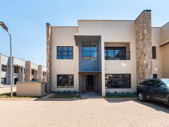 3 Bedroom Flat & Apartment