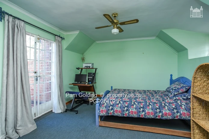 Charming Duplex Glen Lorne Apartment!!!