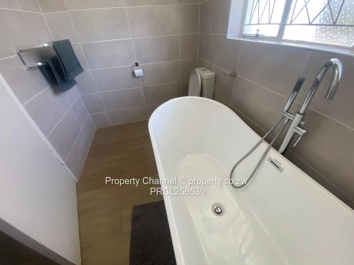 Avondale - Spacious 3-Beds Duplex Garden Flat In a Well Secured Block