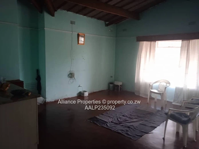 High-Value 4-Bedroom Property with Commercial Upside in Chitungwiza Unit J