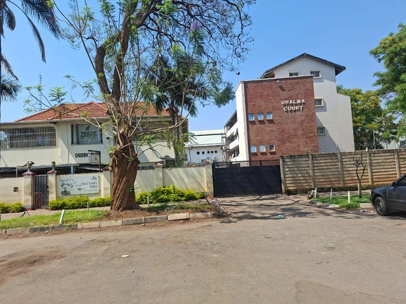 2 Bedroom Flat & Apartment