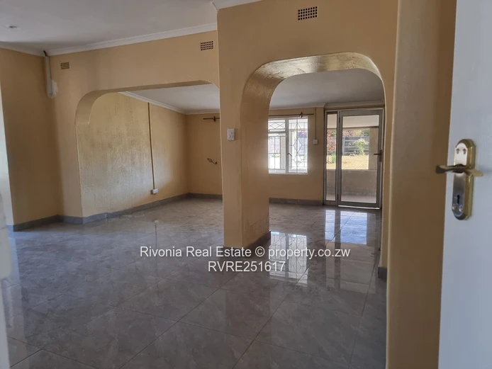 Marlborough 3-Bed Bungalow on 3600m² – Pool & Borehole