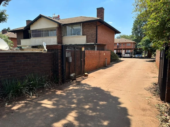 2 Bedroom Flat & Apartment