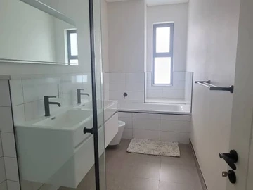 3 Bedroom Flat & Apartment