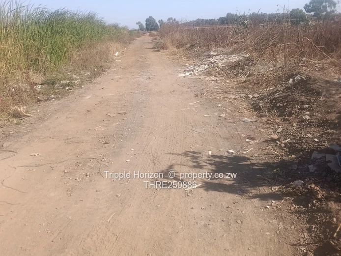 200 m² Stand in Warren Park — Water, Sewer, Gravel Road