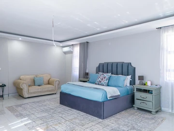 6 Bedroom House